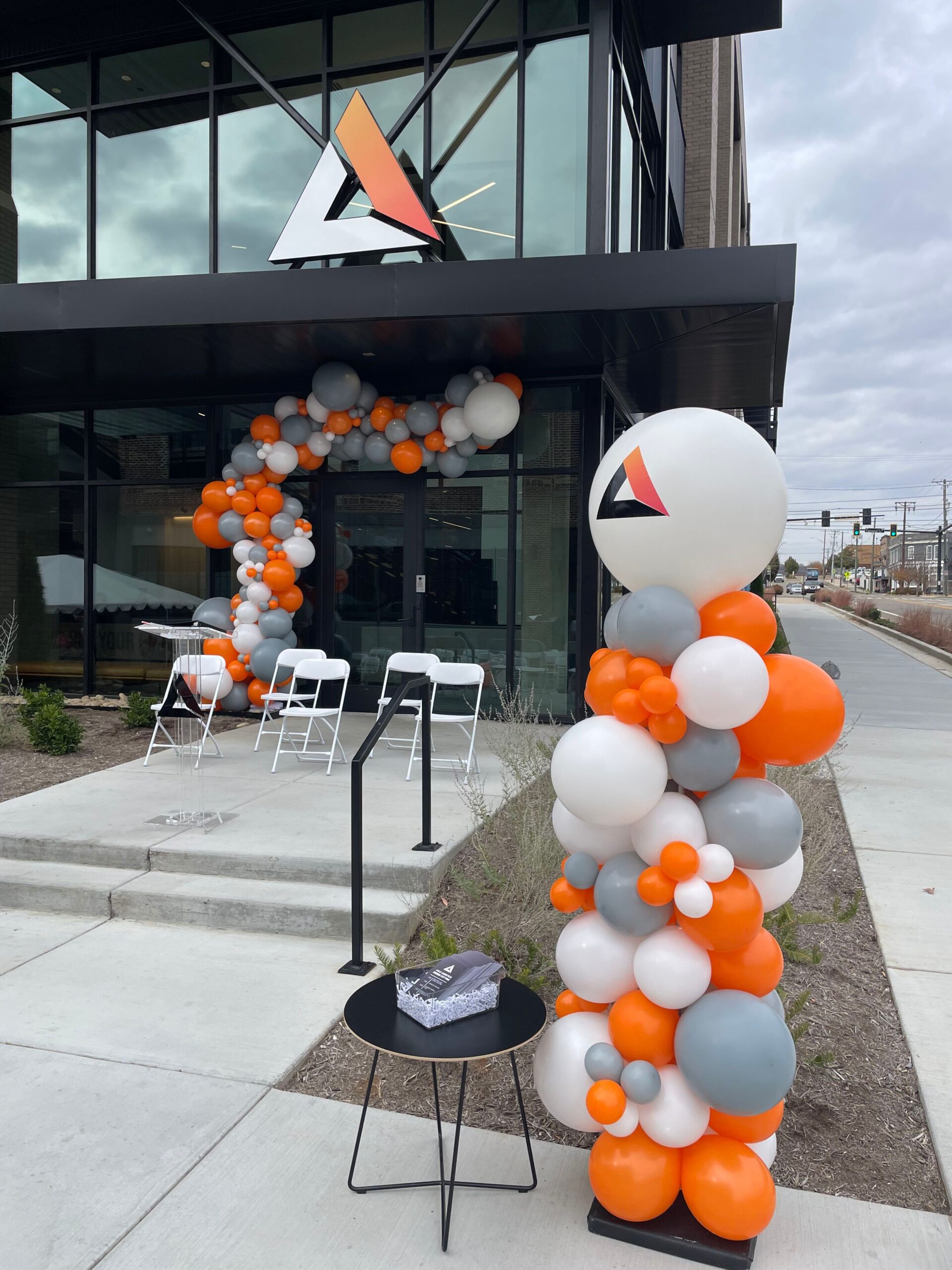 Branded balloon column with Axle Logistics logo for Knoxville grand opening ribbon cuttin