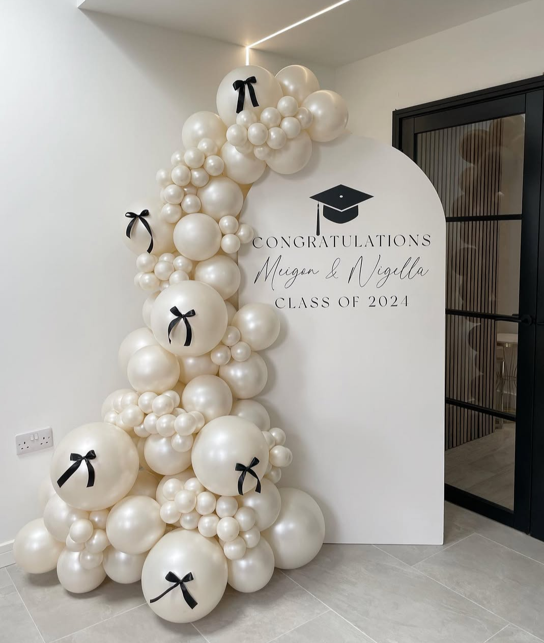 2026 graduation balloon backdrop in Knoxville TN for high school or university parties.