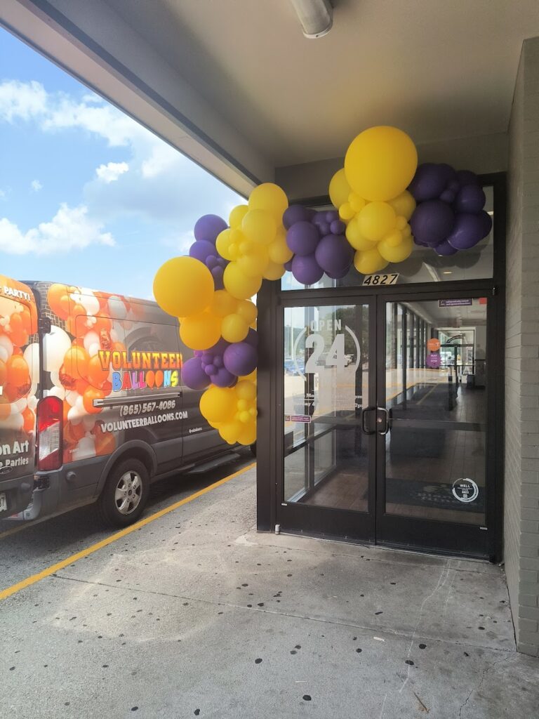 Grand Re-Opening Gold: How Branded Balloons Stopped Traffic at Planet Fitness Knoxville